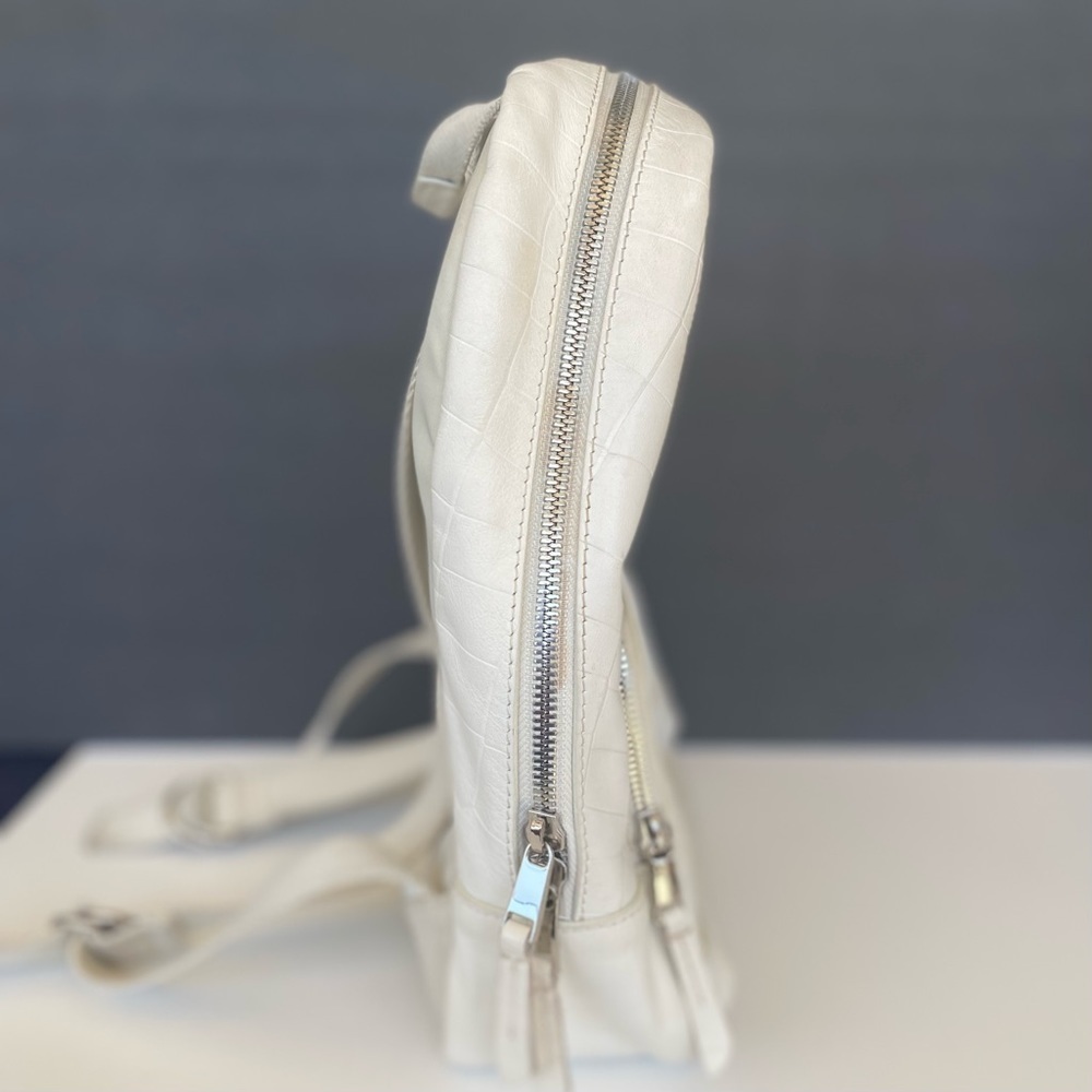 Knomo London leather Mini Mount 10” backpack white/off white - Picture 3 of 16